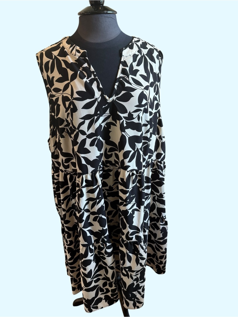 SHEIN Sleeveless Black & White Floral Tiered Dress